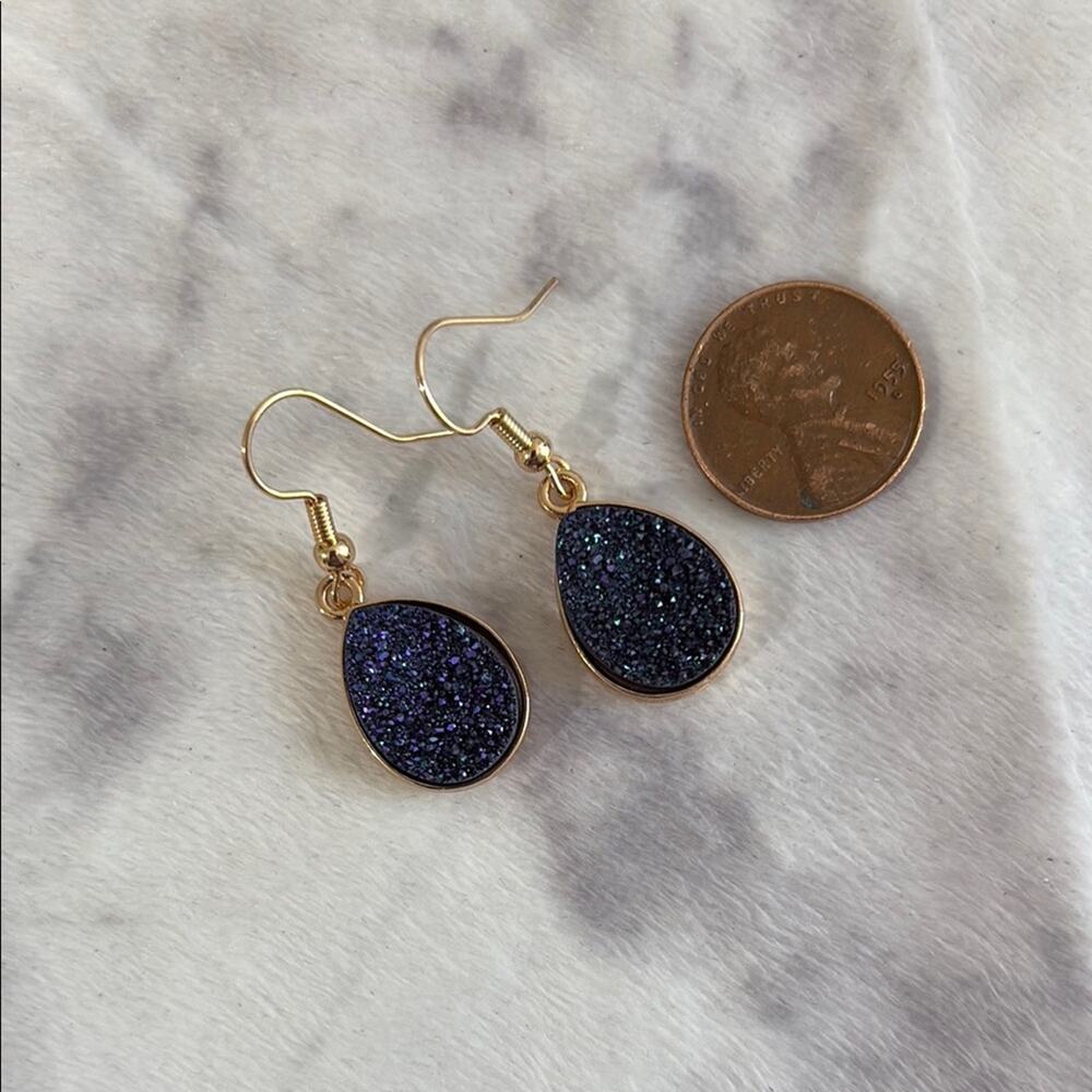 NWOT Elegant Gold and Blue Teardrop Earrings - Picture 3 of 4